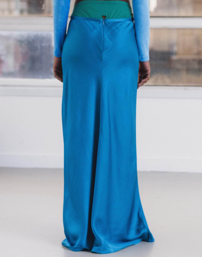 Baserange PF25 - Dydine Fitted Skirt - Ecovero Viscose - Ora blue