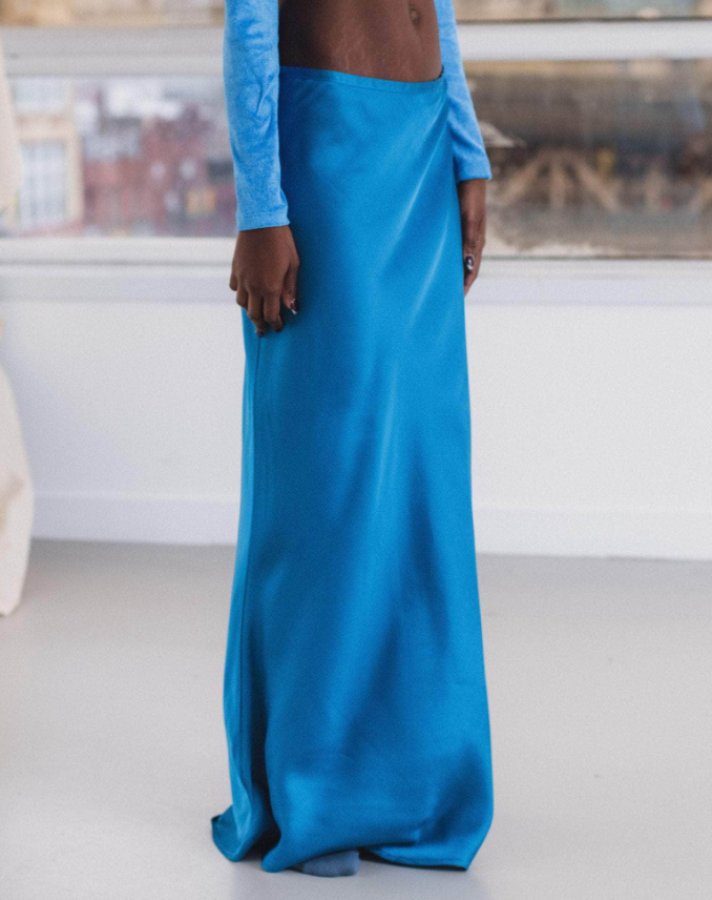 Baserange PF25 - Dydine Fitted Skirt - Ecovero Viscose - Ora blue