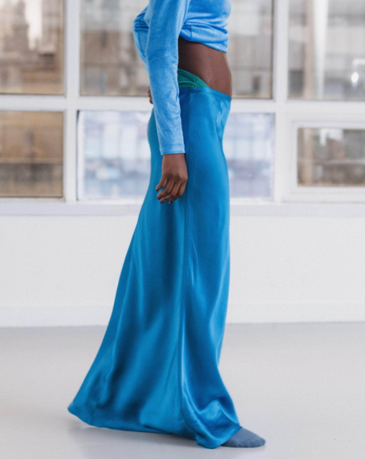 Baserange PF25 - Dydine Fitted Skirt - Ecovero Viscose - Ora blue