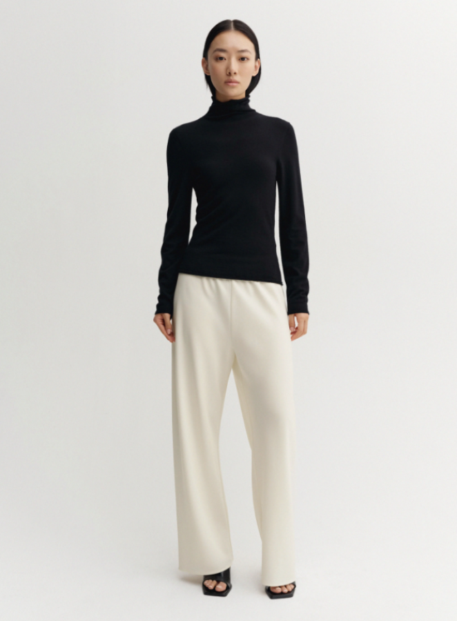 Almada Label AW26 - Farra Turtleneck Top - black Almada Label AW26 - Farra Turtleneck Top - black