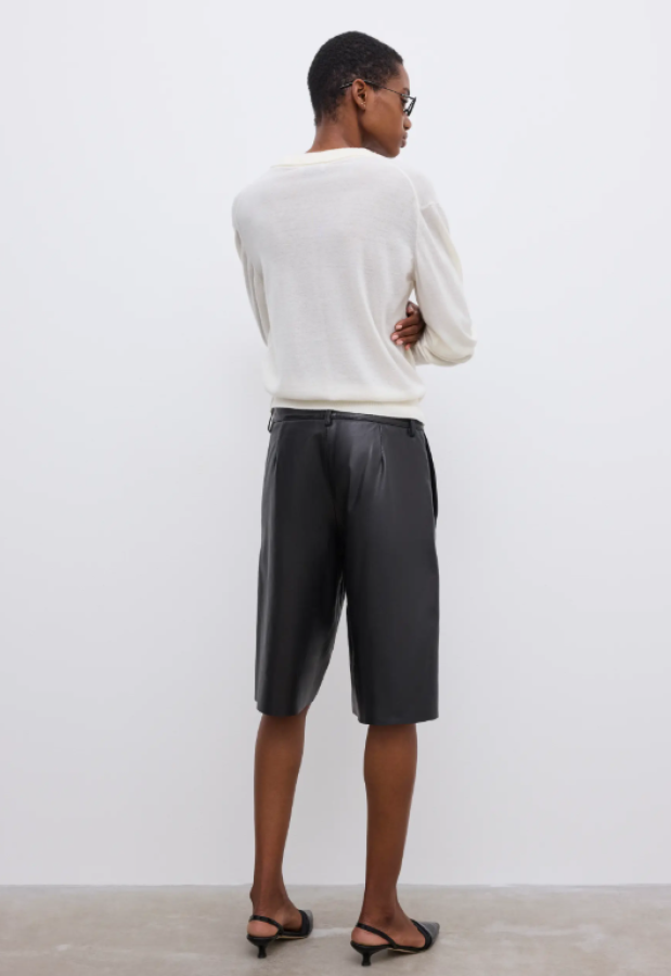 Dagmar SS26 - Boxy leather shorts - Black