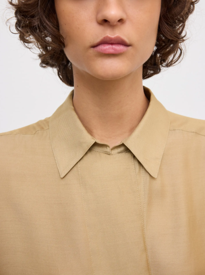 Dagmar SS26 - Cropped shirt - Sand Beige