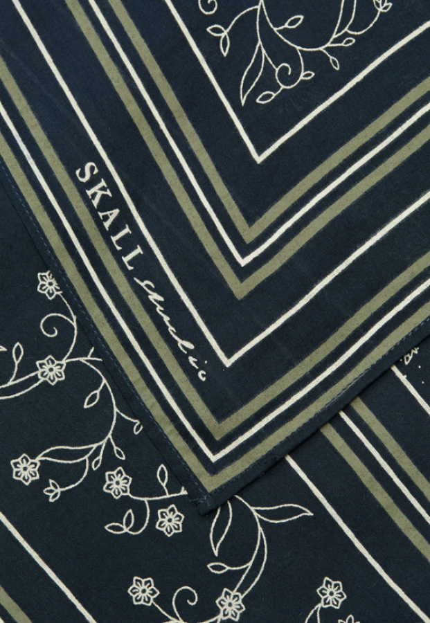 Skall Studio AW24 - Skall classic scarf 90x90 - Navy/Beige/Cream